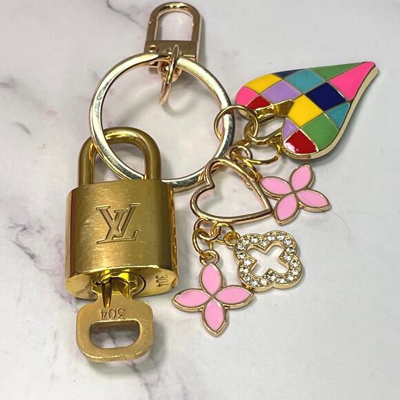 Louis Vuitton Lock & Key Set #304 w/ a Colorful Heart & Floral Charm Keychain - Picture 1 of 4